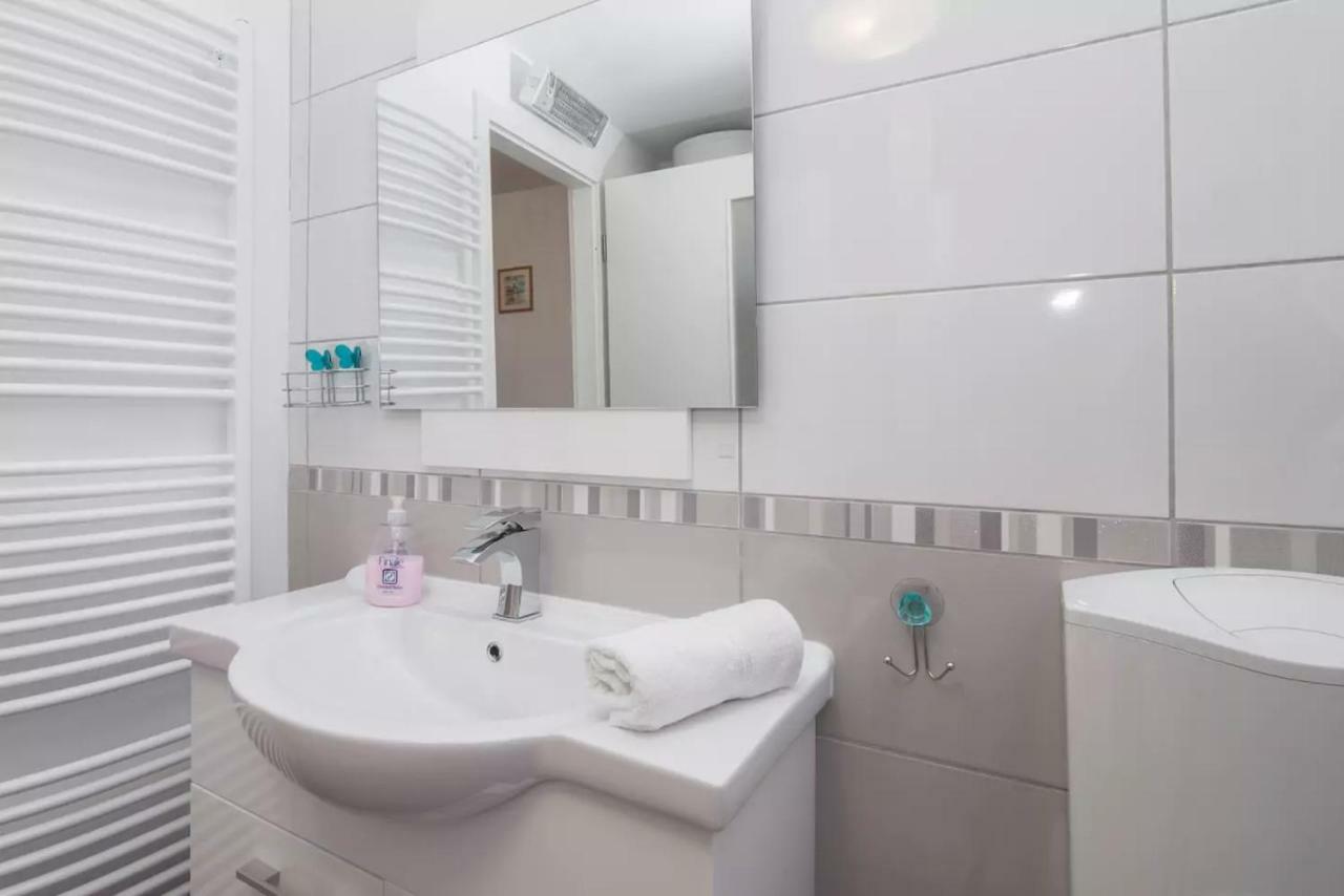 Charming Apartment Копер Екстериор снимка