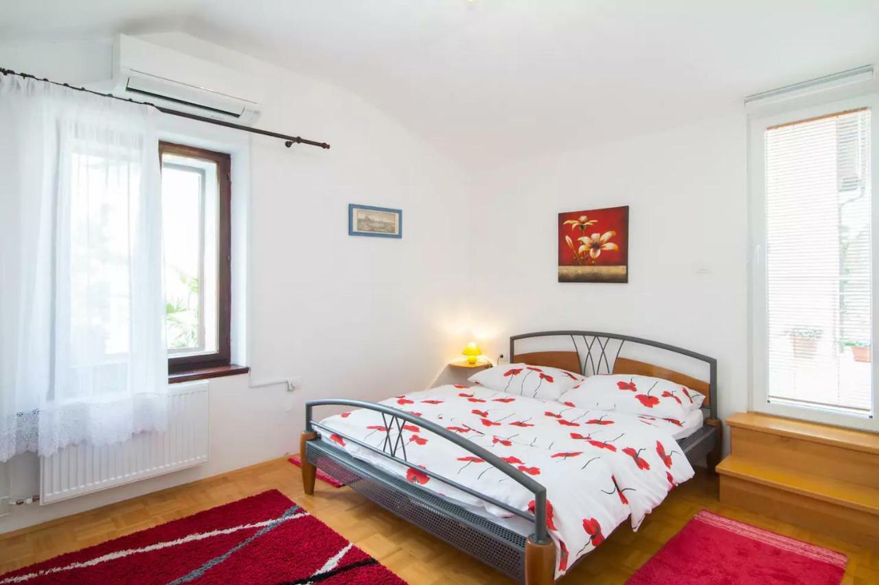 Charming Apartment Копер Екстериор снимка