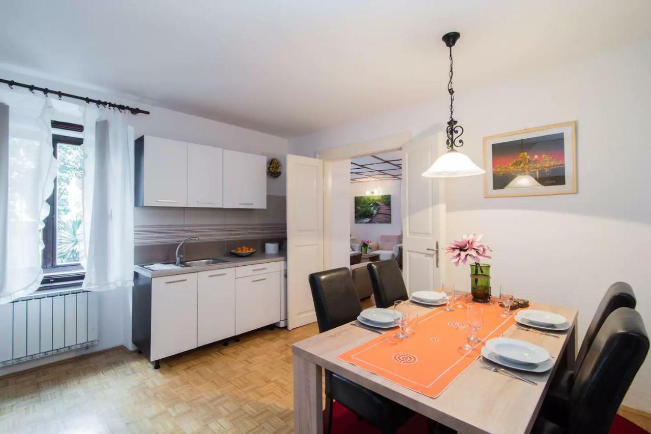 Charming Apartment Копер Екстериор снимка